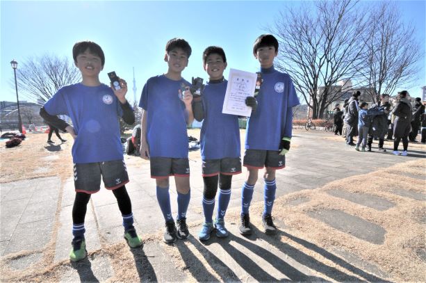 D：優勝した「南千住サッカー広場5年Aチーム」
