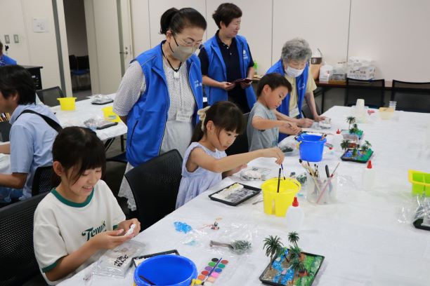粘土で海の景色作り